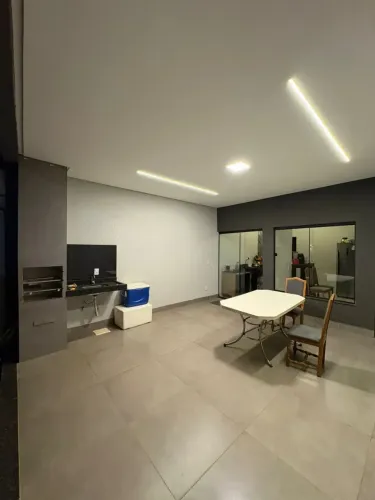 Linda casa! 3 Quartos sendo 1 Suíte - Área Gourmet com Churrasqueira Revestida - Jardim Co