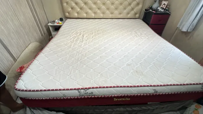 Vendo um colchão casal 193x2.03 seme novo