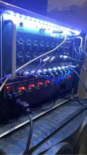 Vendo sistema. I interface de áudio. Beringer 202 HD