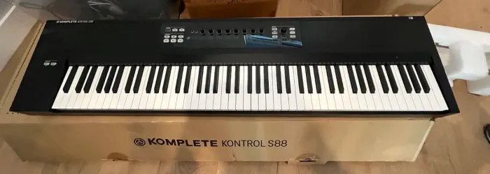 NOVO! Teclado Controlador MIDI Komplete Kontrol S88 MK1