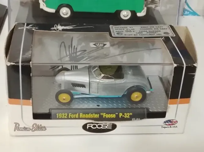 M2 Machines - 1932 Ford Roadster Foose P-32 Premium Edition Prata