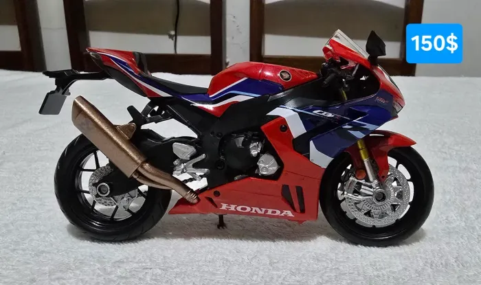 Moto miniatura Honda CBR1000RR-R Fireblade vermelha