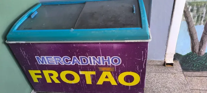 Freezer com defeito no motor vende-se