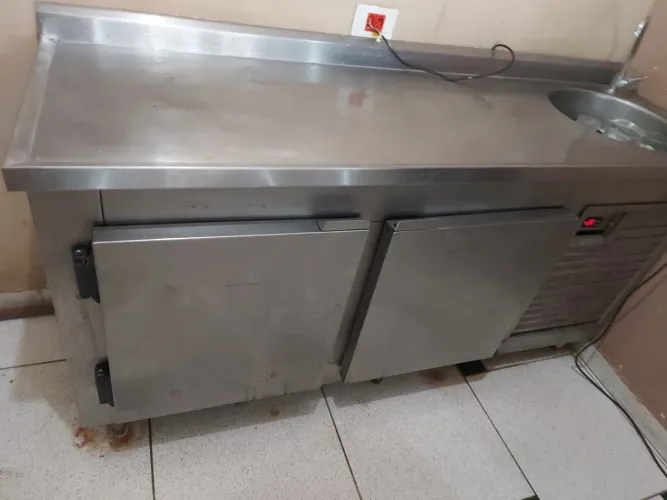 Balcão refrigerado inox com pia