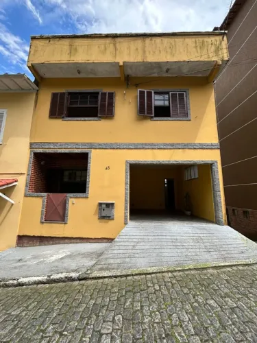 Morin - Excelente Casa com 3 quartos e garagem em condomínio fechado