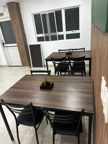 Conjunto de mesa e cadeira