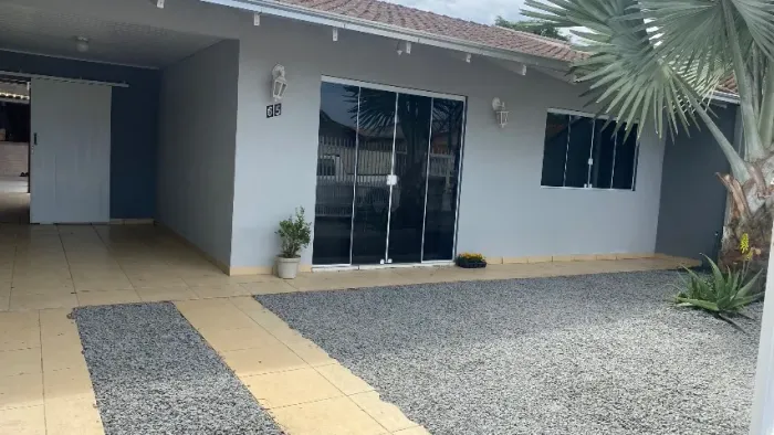 Vendo casa com piscina em Joinville ou troco por casa na praia