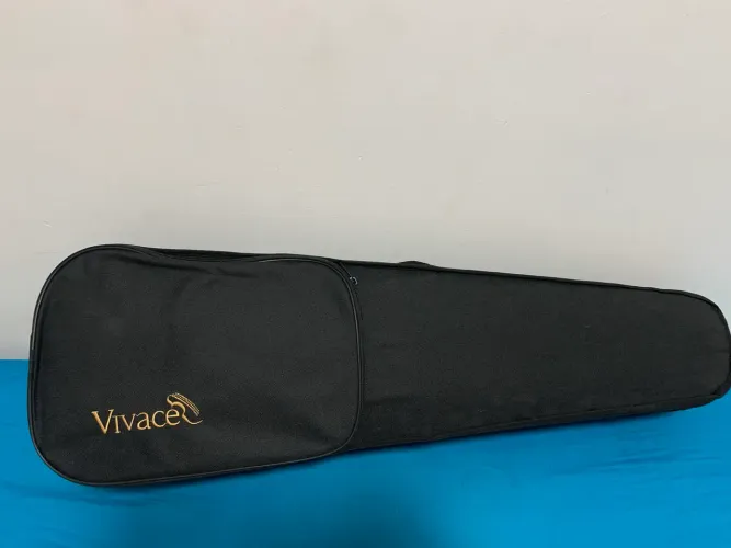 Vendo um Violino Vivace Mozart 4/4 (MO44), com o estojo original da Vivace