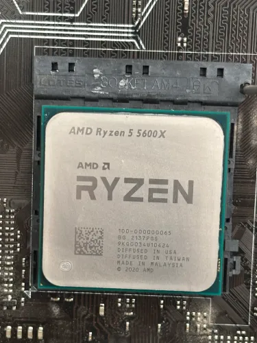     Ryzen 5 5600X 6 Núcleos 12 Threads - com cooler 
