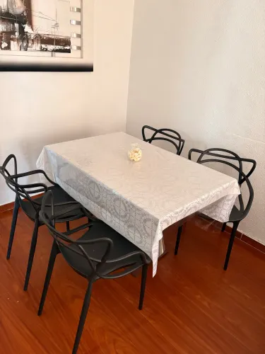 Mesa 4 lugares com cadeiras