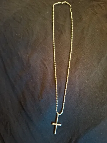 Colar/Cordão masculino em aço cirúrgico com pingente de crucifixo