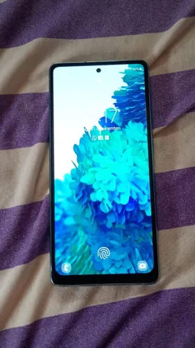 Vende se um celular Samsung A 20 fe