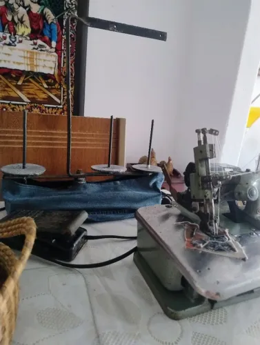 Overlock máquina de costura , ideal pra acabanento em geral
