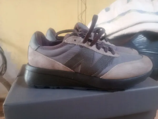 Tênis New balance 370V1