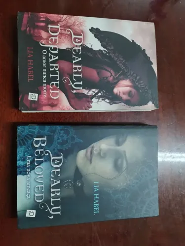 Livros Dearly departed "O amor nunca morre" e "Uma nova ameaça" Lia Habel