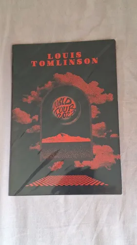 Louis Tomlinson Tour Book Walls
