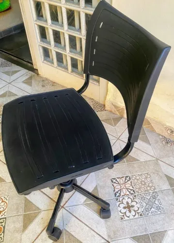 Cadeira ergométrica giratória