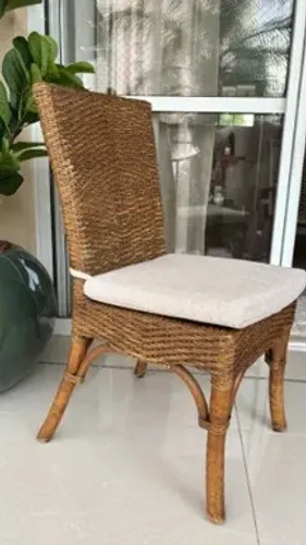 Cadeiras em Rattan natural perfeito estado 4 unidades com almofada de assento.