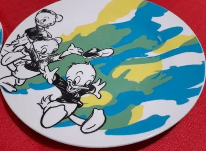 pratos colecionáveis da disney huguinho zezinho e luizinho