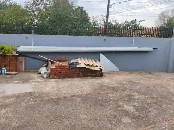 Par de Calhas Semi-Novas Galvanizadas (1 Ano de Uso) - 5,60m e 6,40m