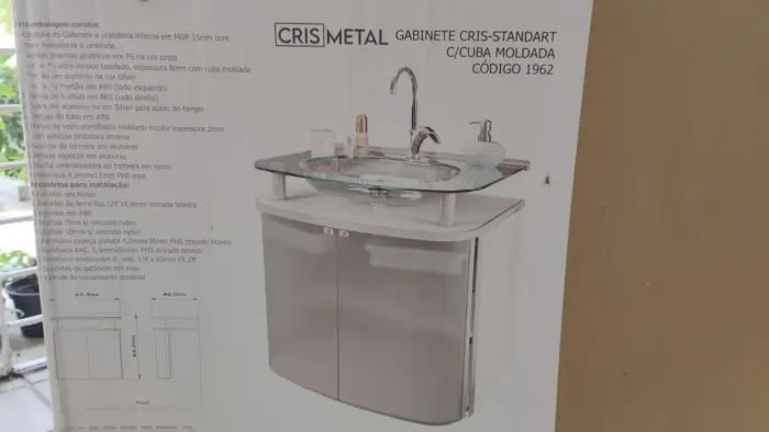 Gabinete Cris-Standart com torneira de inox de vidro