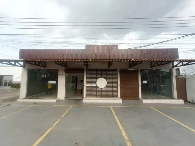 Alugue Já! Ponto Comercial na Rua Ferreira Pena Área total: 217m²