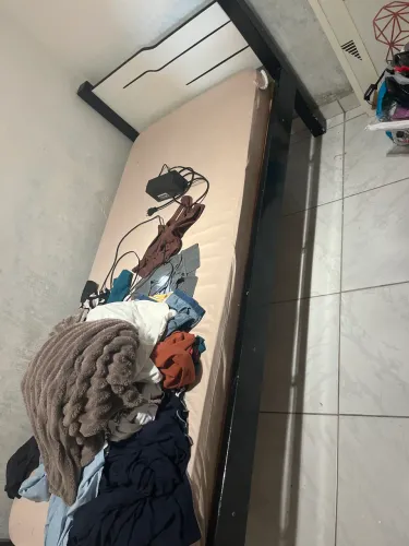 Cama de solteiro (Doação).