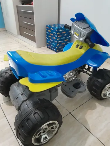 Quadriciclo eletrico azul