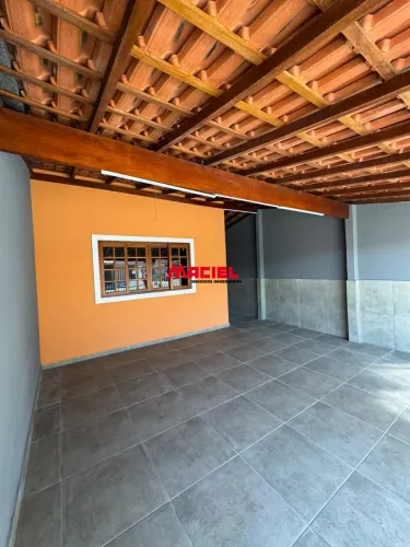 EXCELENTE CASA A VENDA PARQUE INTERLAGOS, ZONA SUL DE SJC