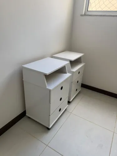 Mesa de Cabeceira 3 Gavetas Luxo New Branco