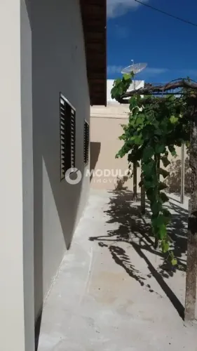 CASA RESIDENCIAL à venda, 3 quartos, 1 suíte, 1 vaga, Dos Industrial - Araguari/MG