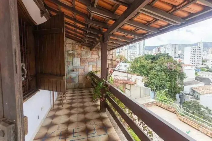 Casa à venda, 6 quartos, 644m² de área no Serra.