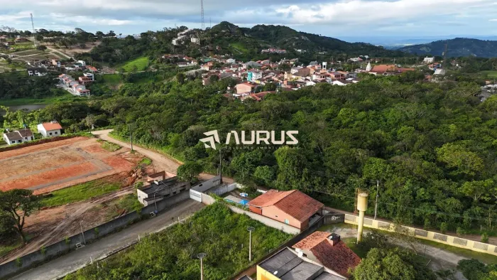 Casa com piscina no centro da Serra Negra
