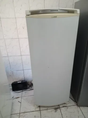 VENDO UMA GELADEIRA CONSUL FROS FREE BEM CONSERVADA