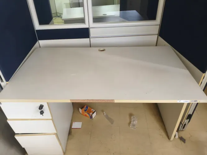 Mesa de escritório com gavetas mdf