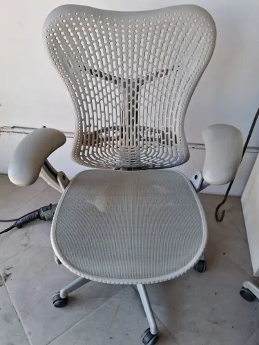 Herman Miller Mirra 1
