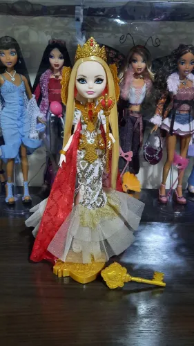 Boneca Ever After High - Apple White Royally Ever After