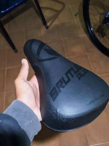 Bicicleta GTS aro 29/Banco BRUTUS PLUS/Freio mt-200