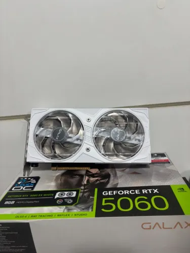 Placa de video RTX 5060 8gb Galax White GDDR7