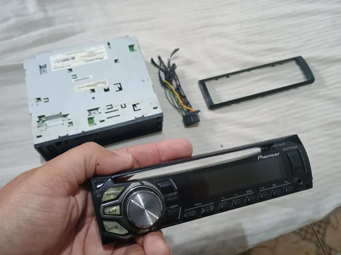Cd player Pioneer mixtrax com cd , USB , auxiliar rádio AM e FM 