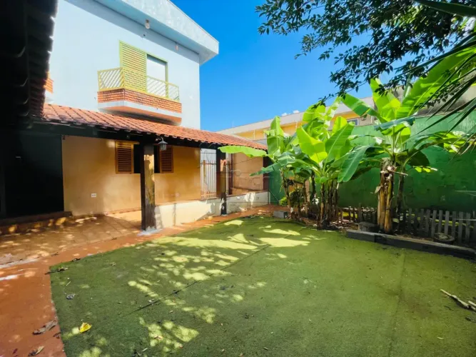Casa sobrado de 255m² com 05 quartos para locação e venda - Parque Bandeirantes