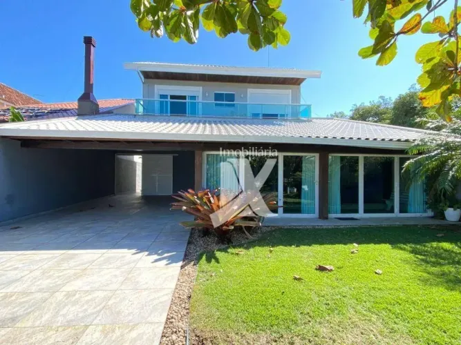 Casa com ar e piscina + 4 demi-suítes para alugar - Atami Norte - Pontal do Paraná/Paraná 