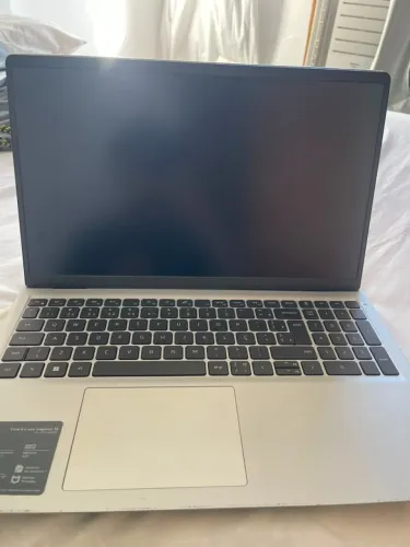 Dell Inspiron 15 3000 i5 8GB SSD 256GB - Para Retirada de Peças