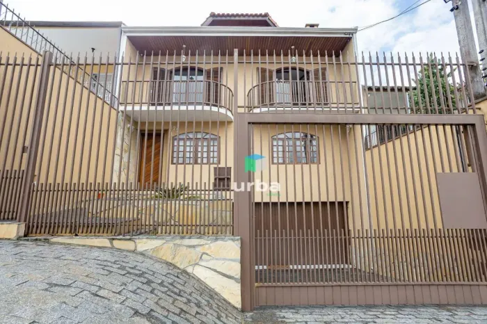 Sobrado com 5 dormitórios à venda, 211 m² por R$ 852.000,00 - Novo Mundo - Curitiba/PR
