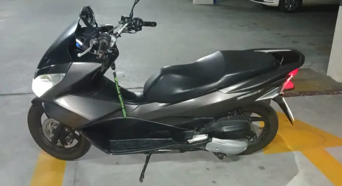 Vendo moto PCX em excelente estado