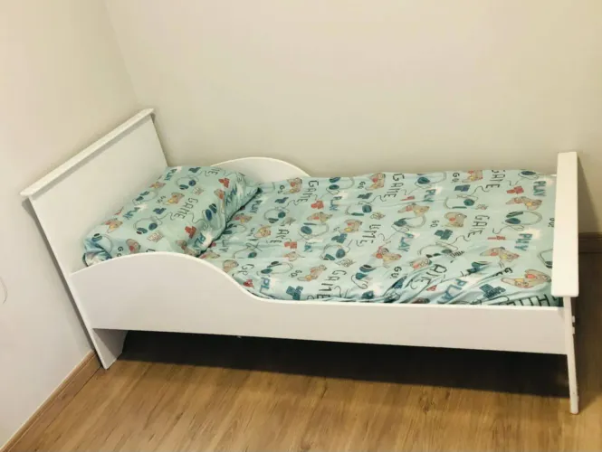 Vendo cama para criança.