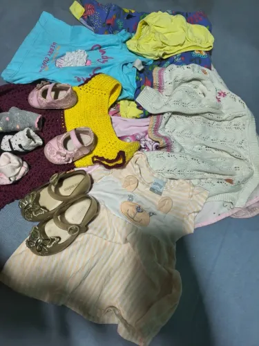 Vende-se bebê conforto e Lotinho de menina!!