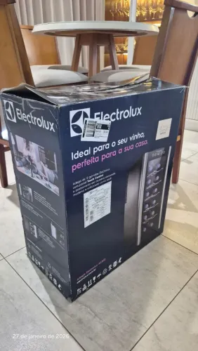 Adega electrolux 8 garrafas. Nova na caixa. Nunca foi usada.