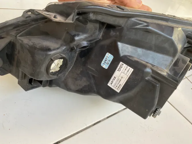 Vendo farol do ,Etios lado direito original
