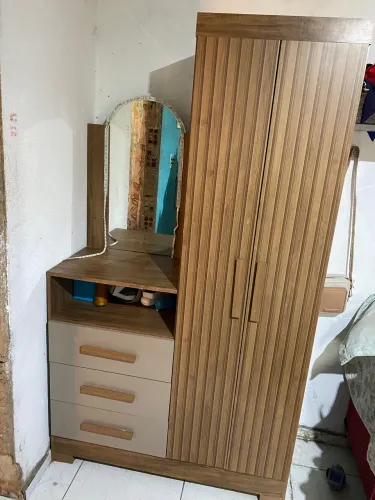 Cômoda com penteadeira e espelho 